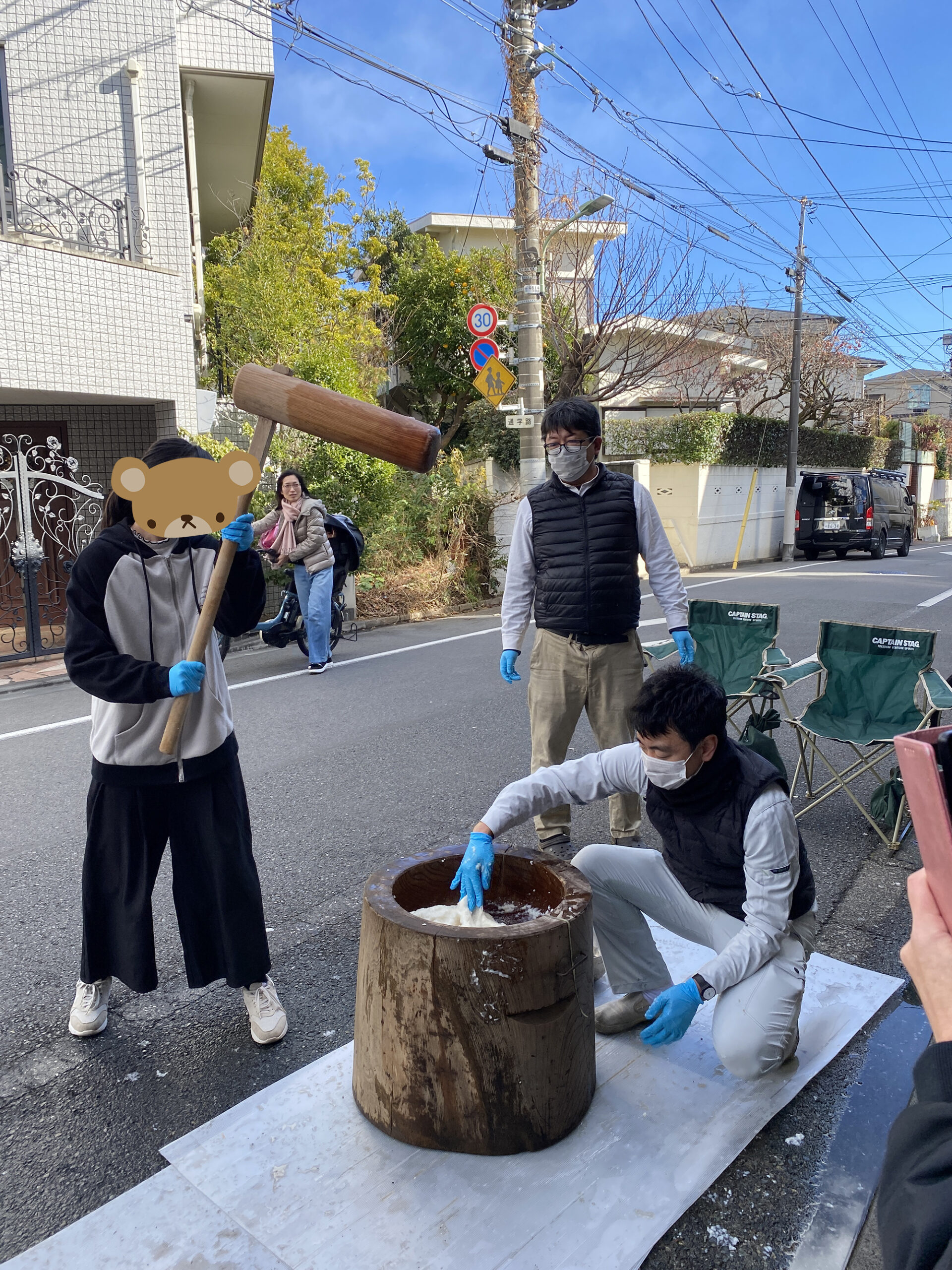 子どもたちも餅つき